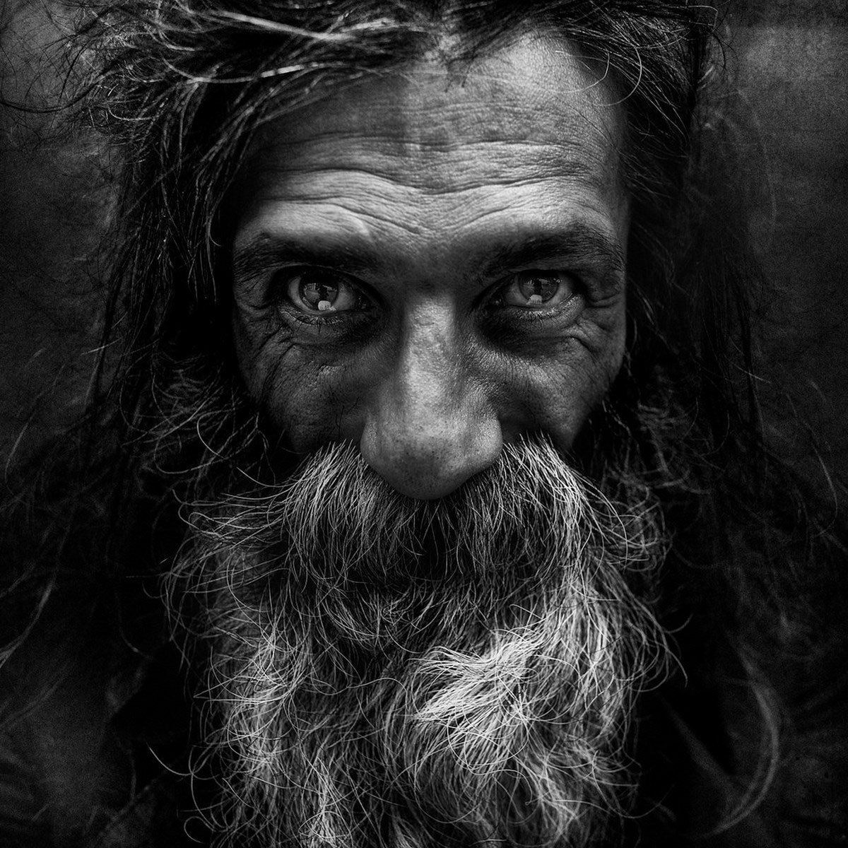 Страшный дед. Ли Джеффрис автопортрет. Lee Jeffries фотограф. Портреты бездомных от фотографа ли Джеффриса. Lee Jeffries бездомные.