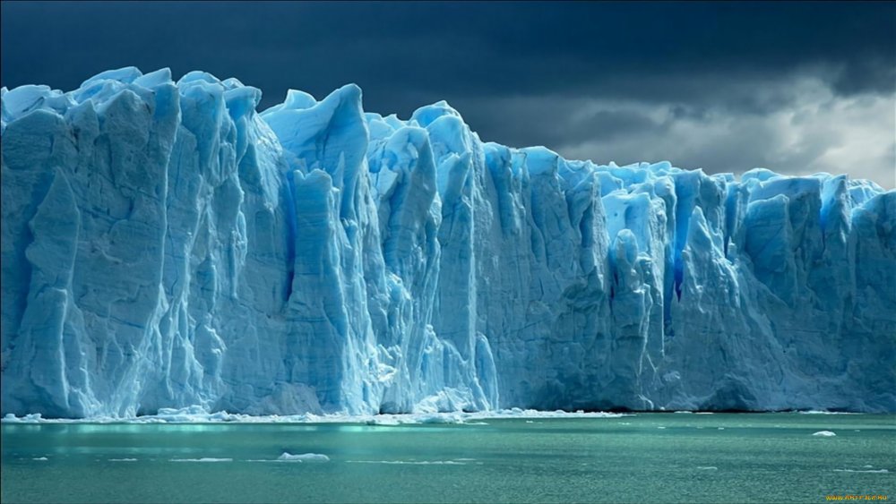 Айсберг, отколовшийся от ледника Сан-Рафаэль