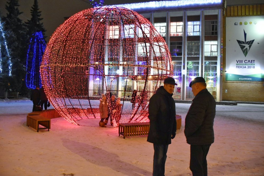 Арт объект новогодний шар