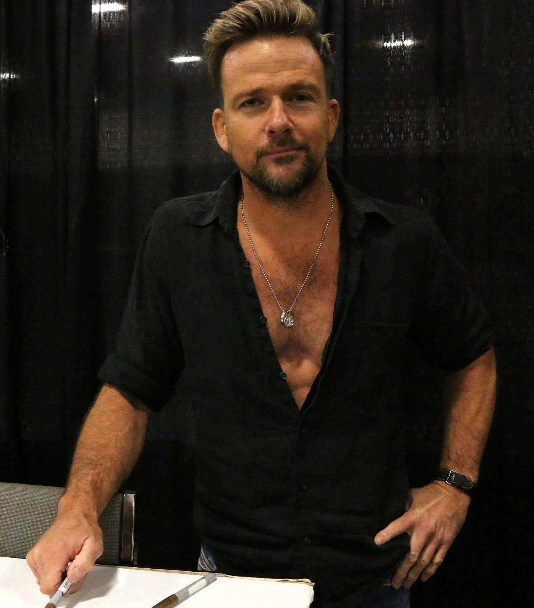 Sean patrick flanery gunpowder