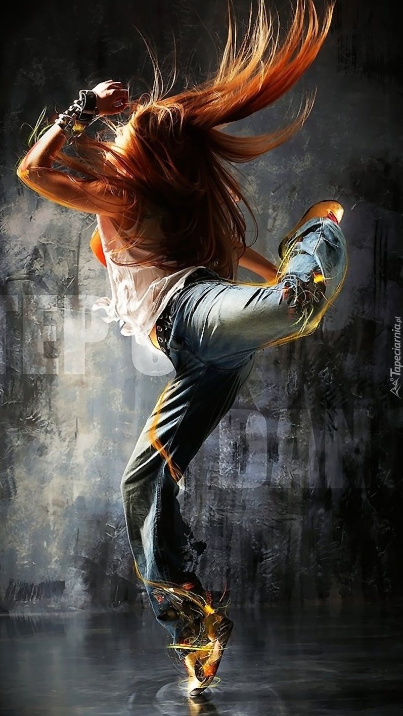 Девушка танцует