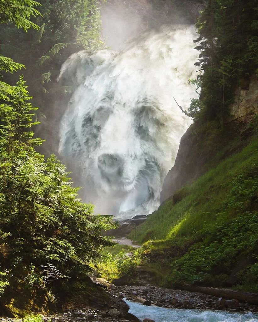Водопад Медвежий ручей в Канада