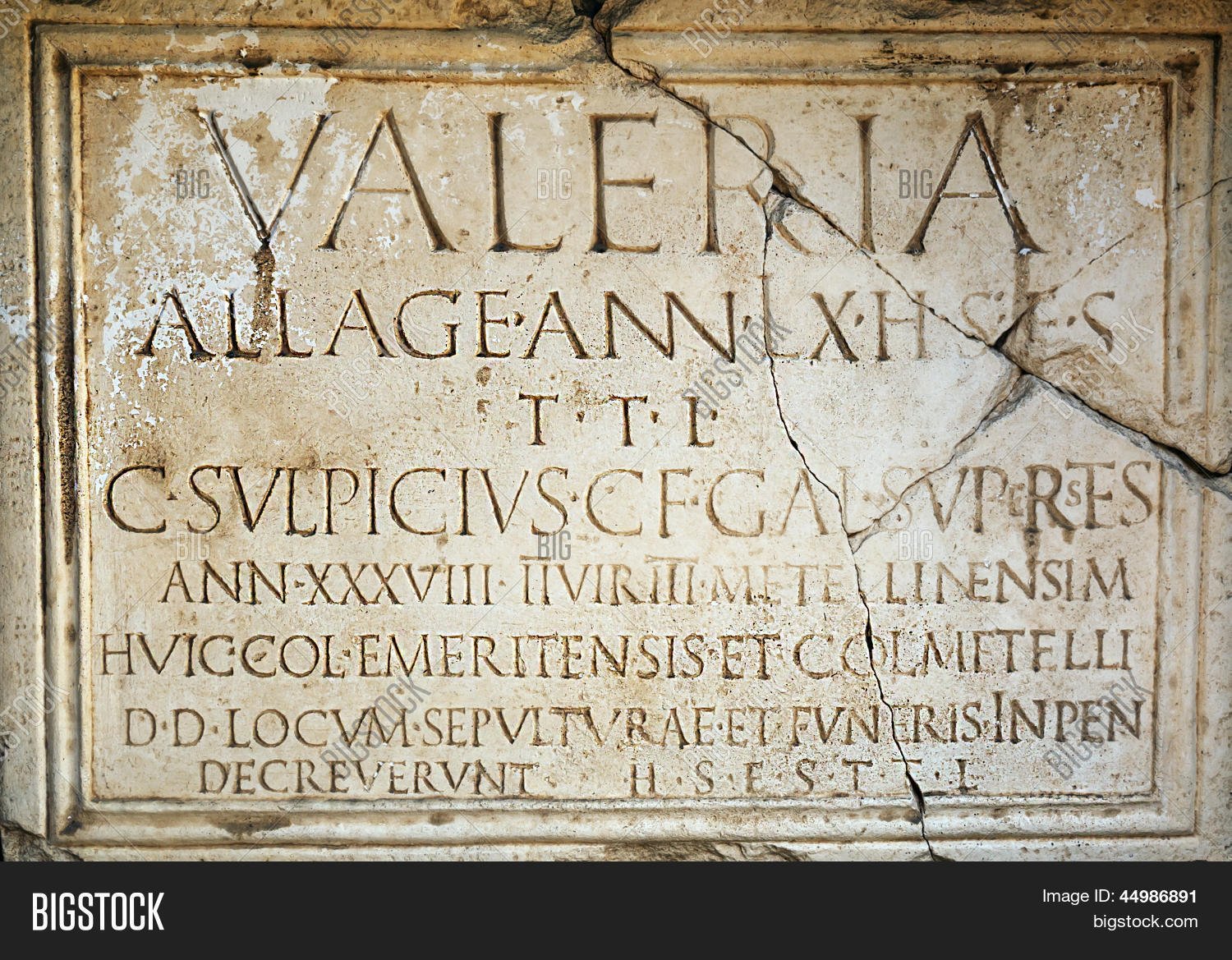 Римские надписи на памятниках