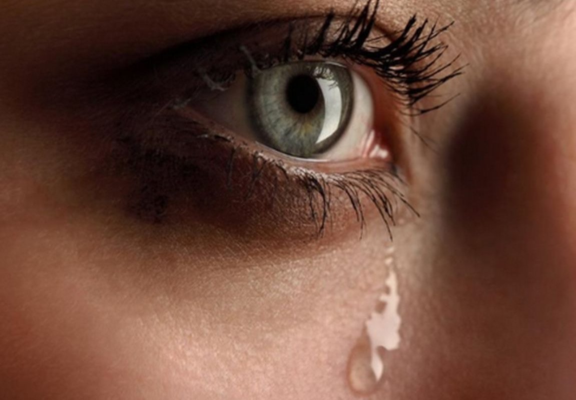 Фото девушка со слезами на глазах