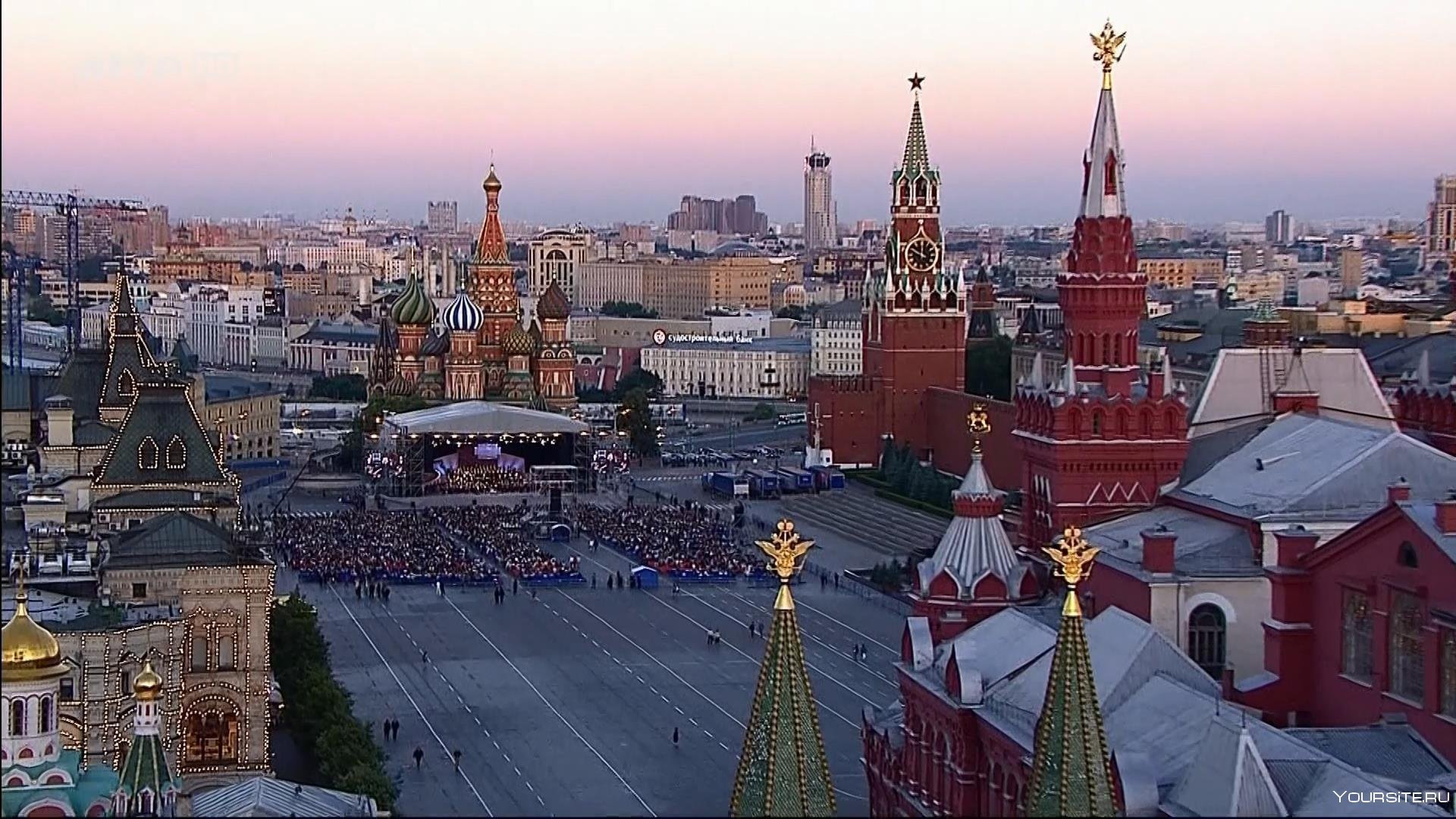 Виды площадей. Москва Кремль красная площадь. Московский Кремль вид с красной площади. Спасская башня Кремля. Панорама Московского Кремля с красной площади.