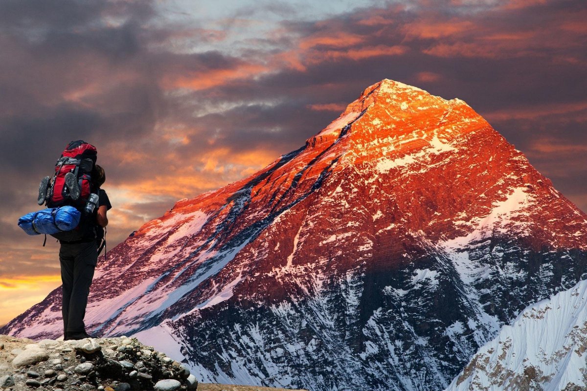 Пик горы Эверест рассвет