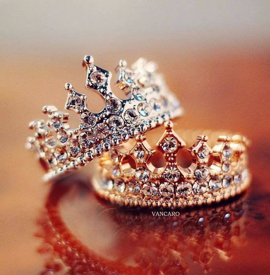 Красивое кольцо для королевы