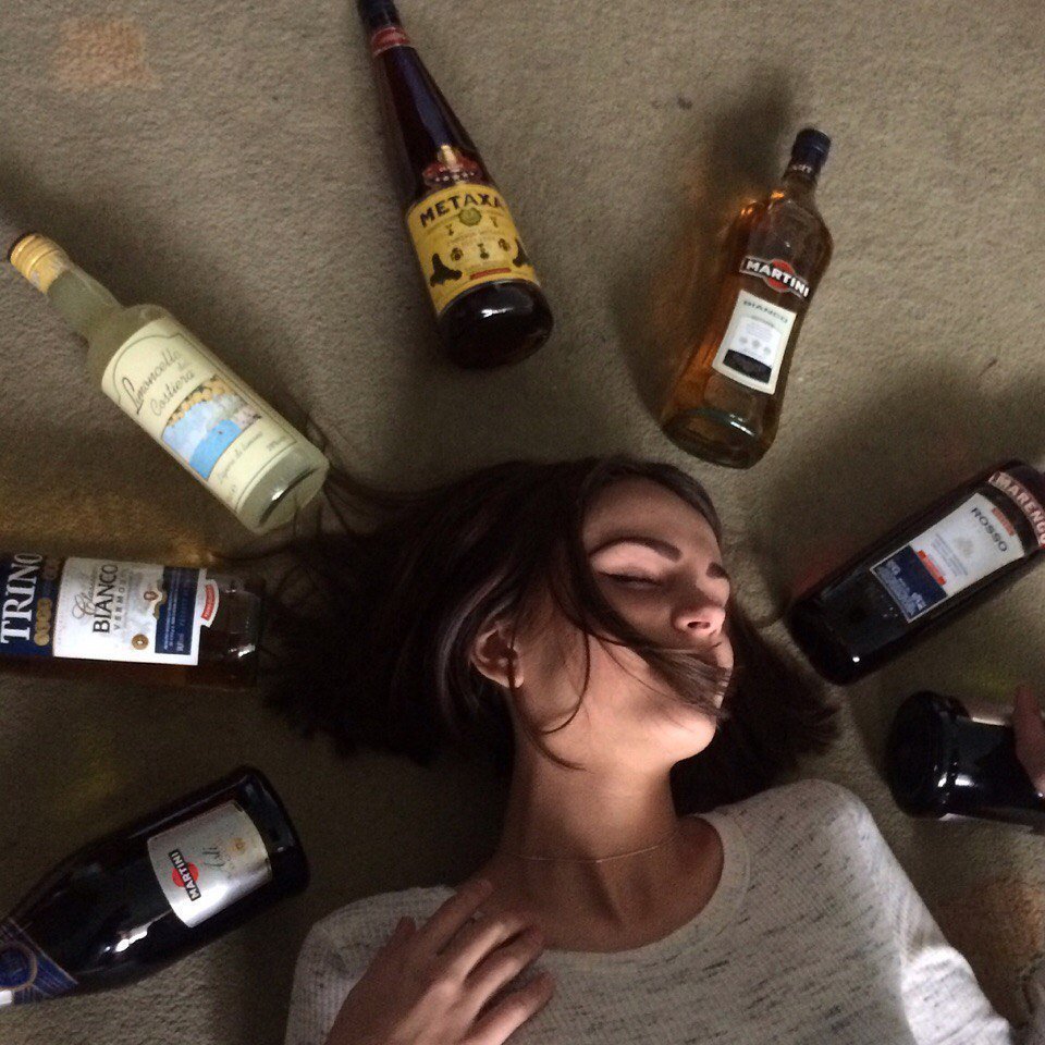 Девочка с алкоголем