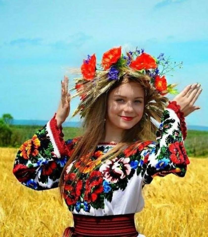 Девушка с украинским флагом