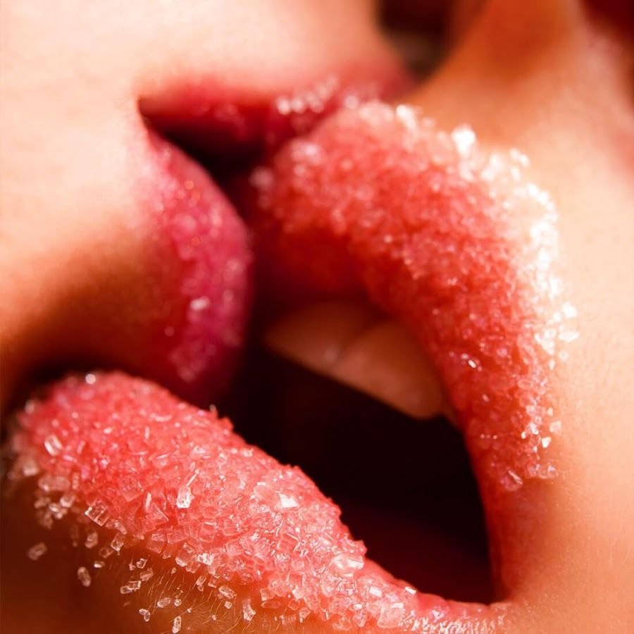 Сочные женские губы