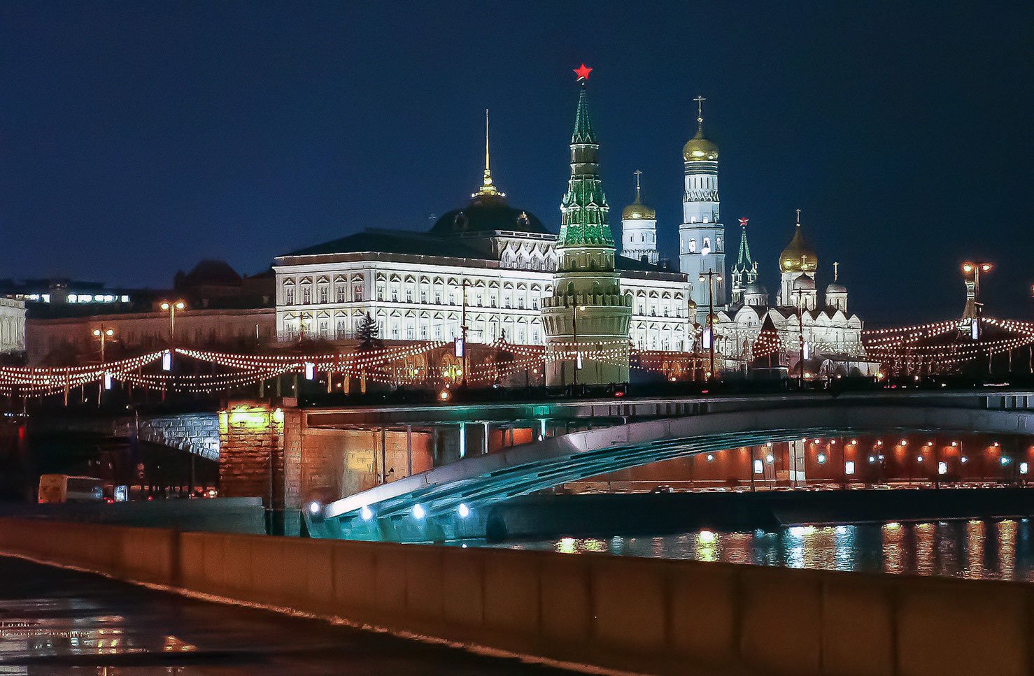 Лучшее в москве 2014. Виды Кремля в Москве. Кремлевская набережная Москва.