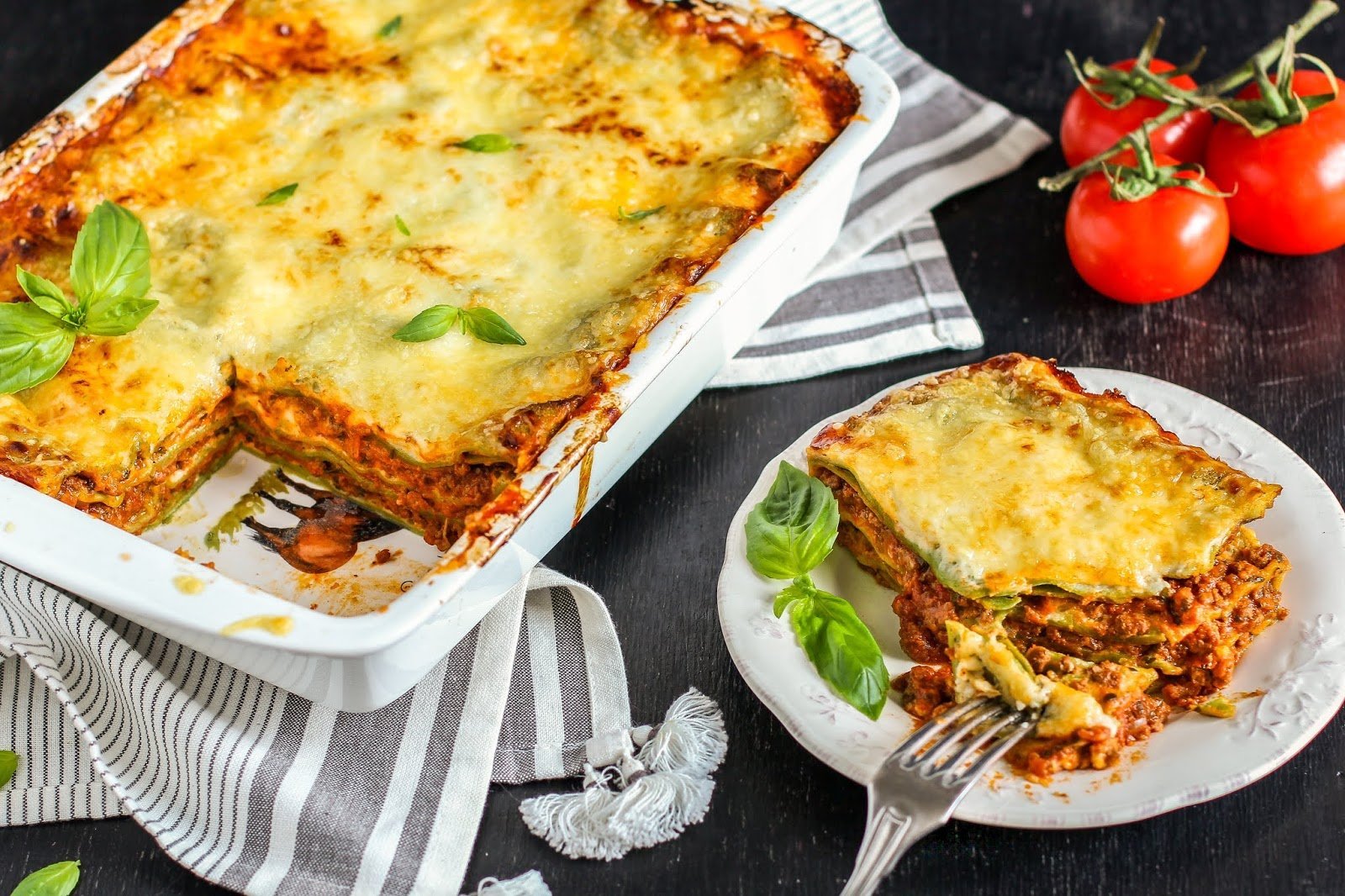 Приготовление листов лазаньи. Лазанья болоньезе. Лазанья (Lasagna) Италии. Лазанья неаполитано. Лазанья Велада.