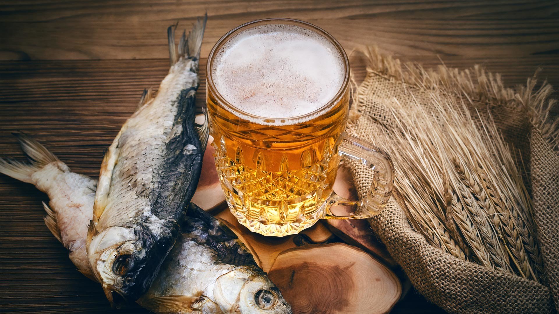 Холодное пиво с рыбкой