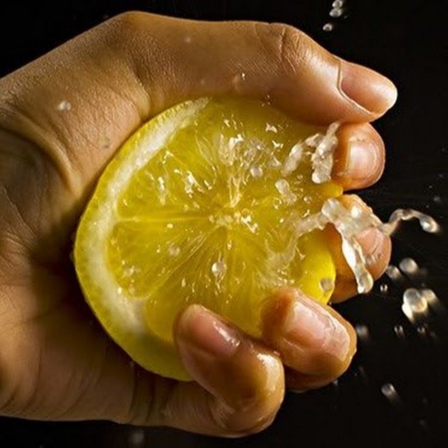 Выжать лимон