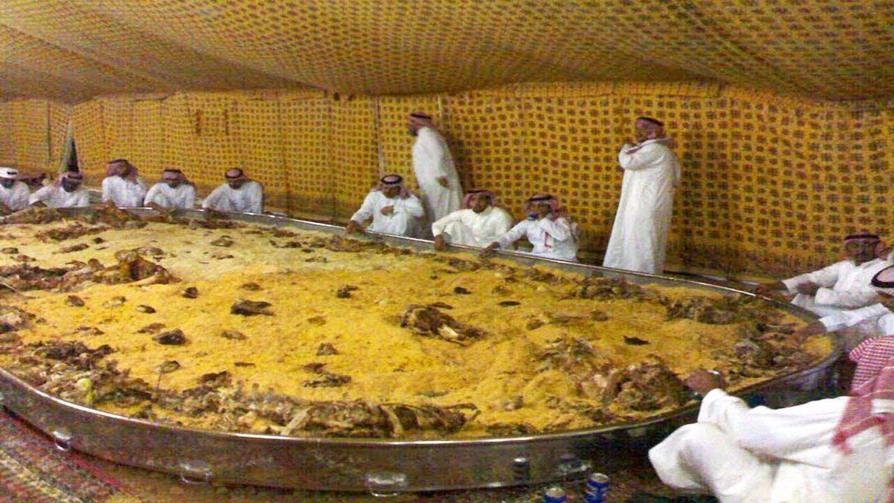 Арабский блюдо верблюд