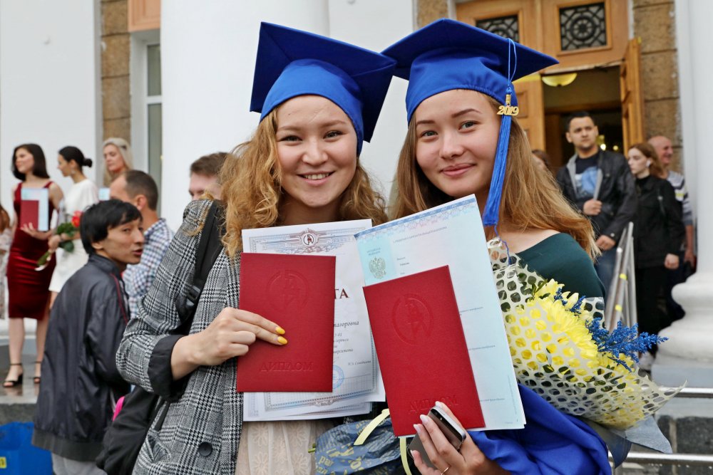 Выпускной вручение дипломов