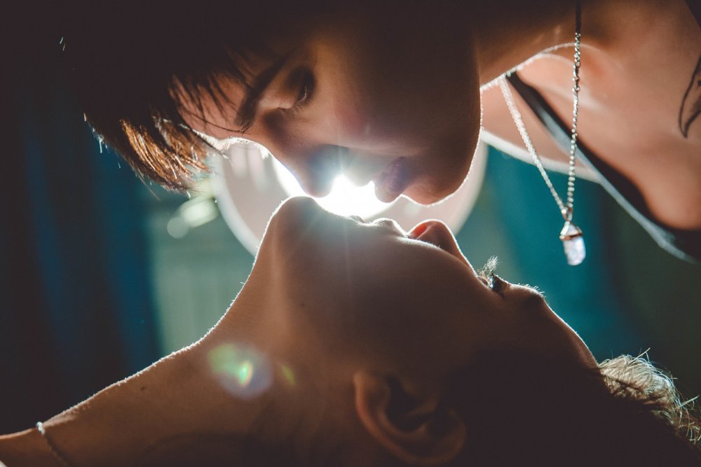 Поцелуи женские в интимных местах у мужчины