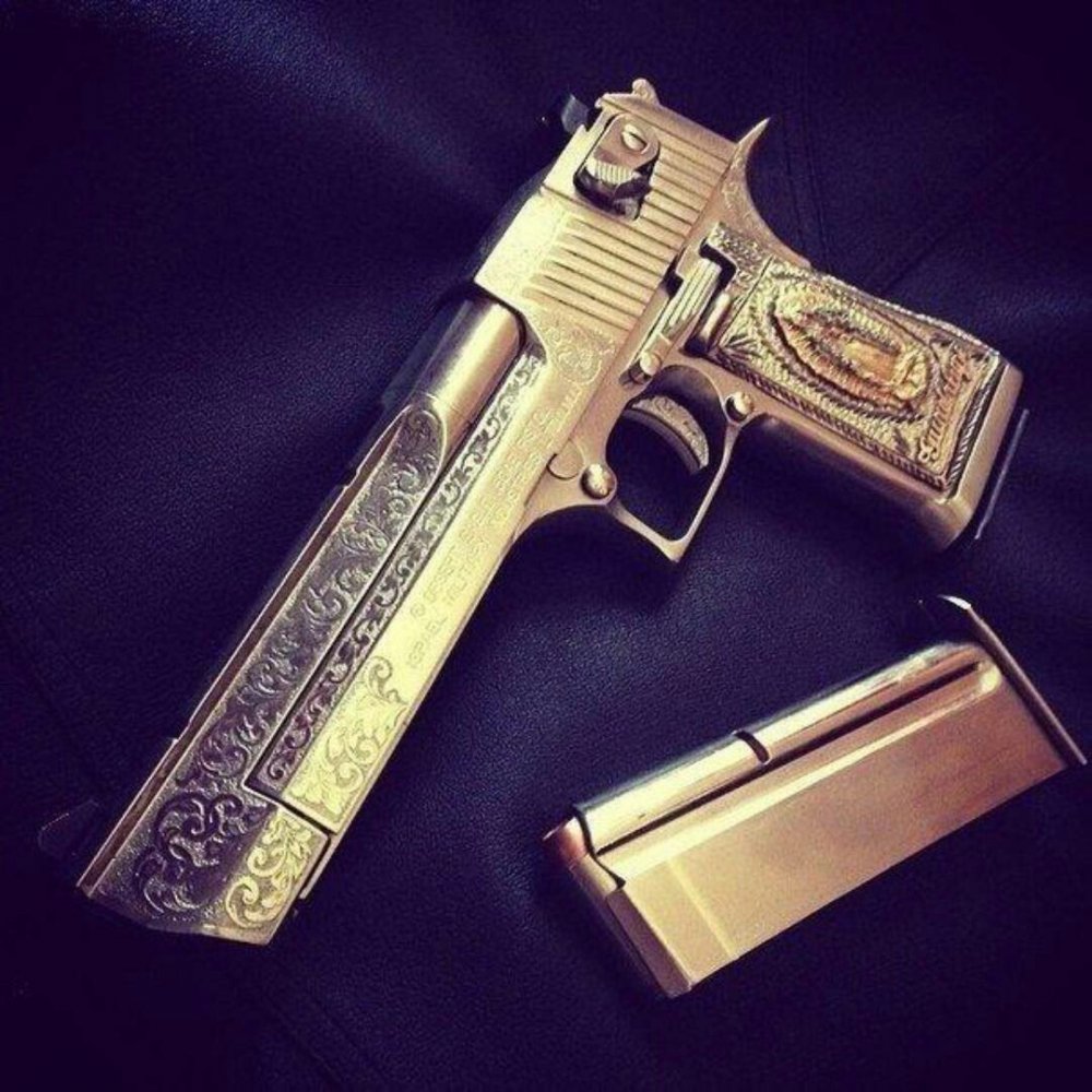 Фото дигла. Кольт Desert Eagle. Золотой Desert Eagle. Пистолет Дезерт игл Голд. Кольт Desert Eagle золотой.