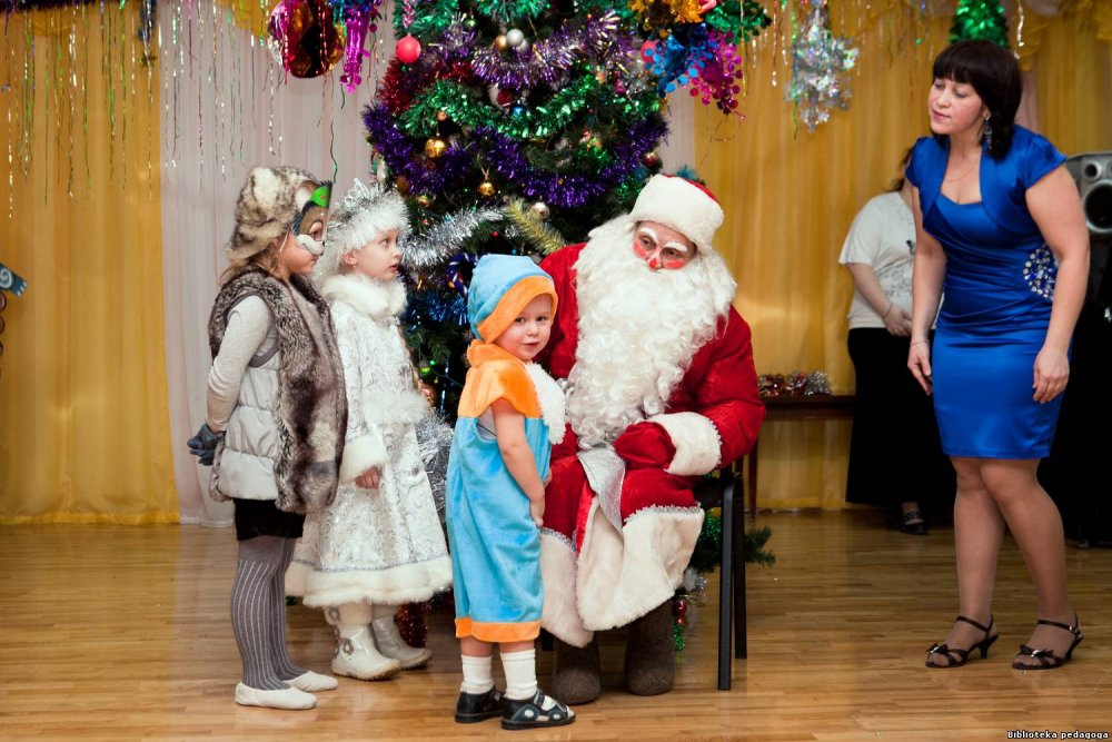 Новогодний праздник в школе