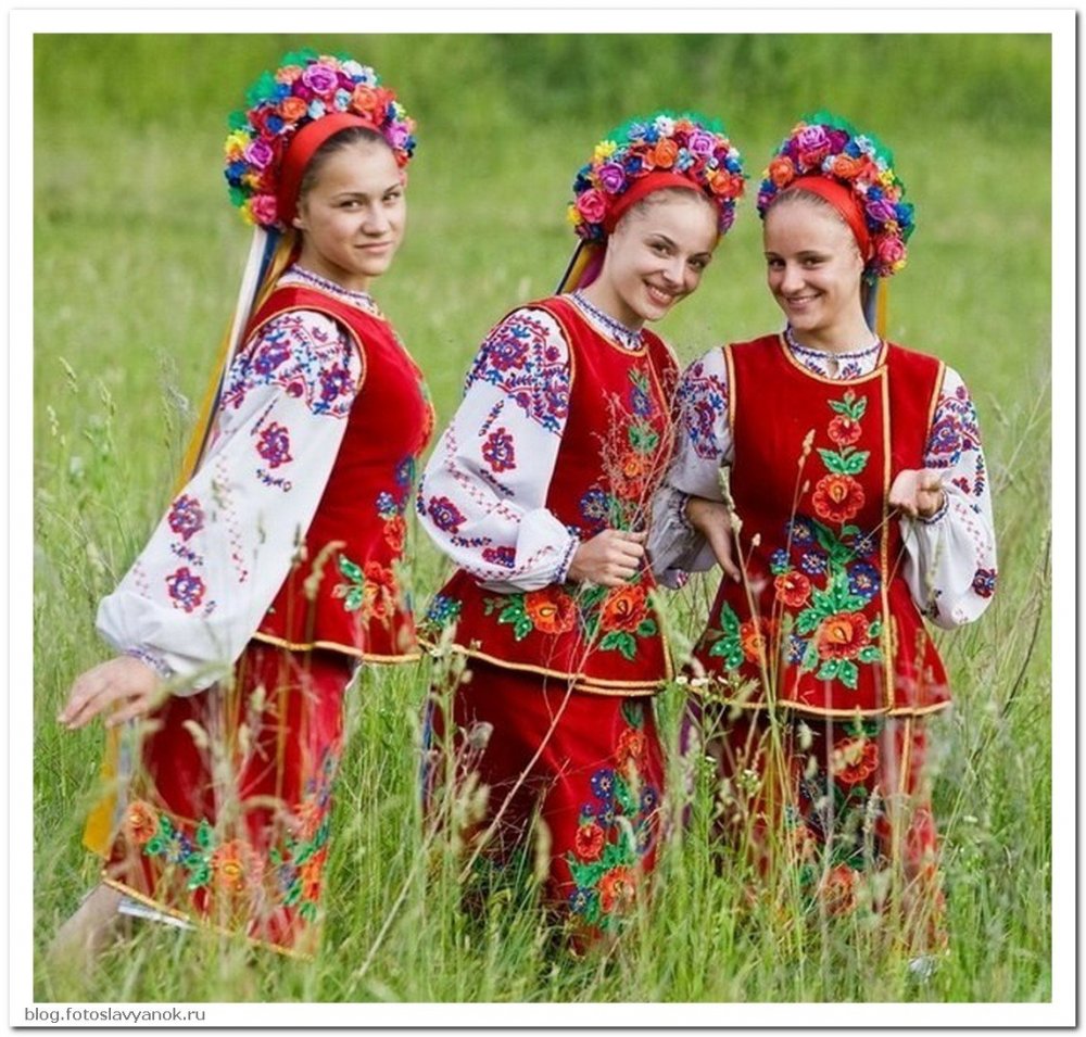 Красивые украинцы в национальной одежде