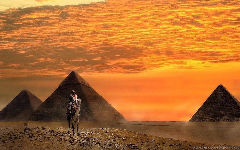 Пирамида Хеопса вечером