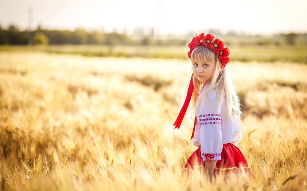 Украинка в поле