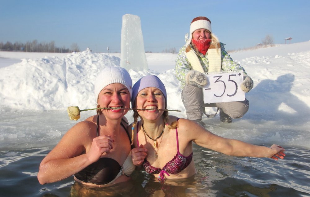 Купание моржей в проруби