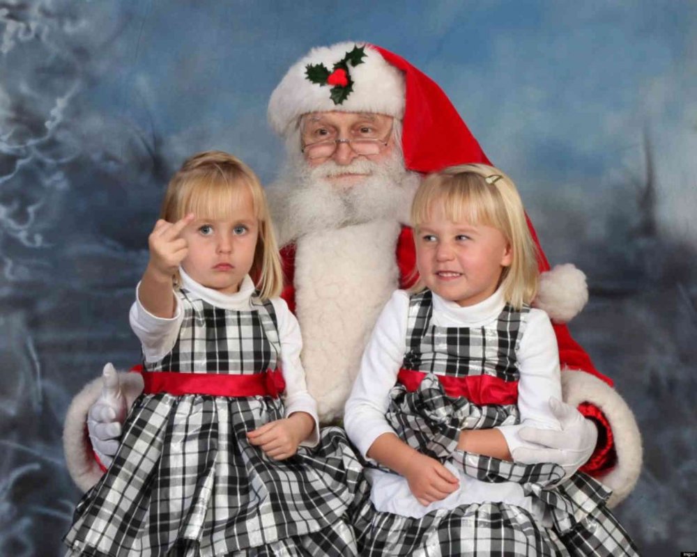 Дед Мороз с двумя детьми