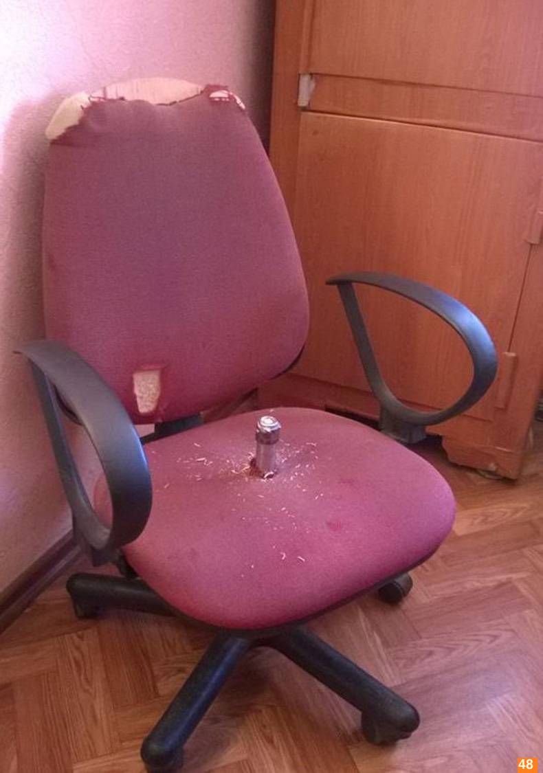 Сломанный компьютерный стул