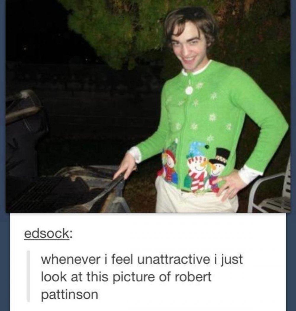 Роберт Паттинсон в зеленом свитере