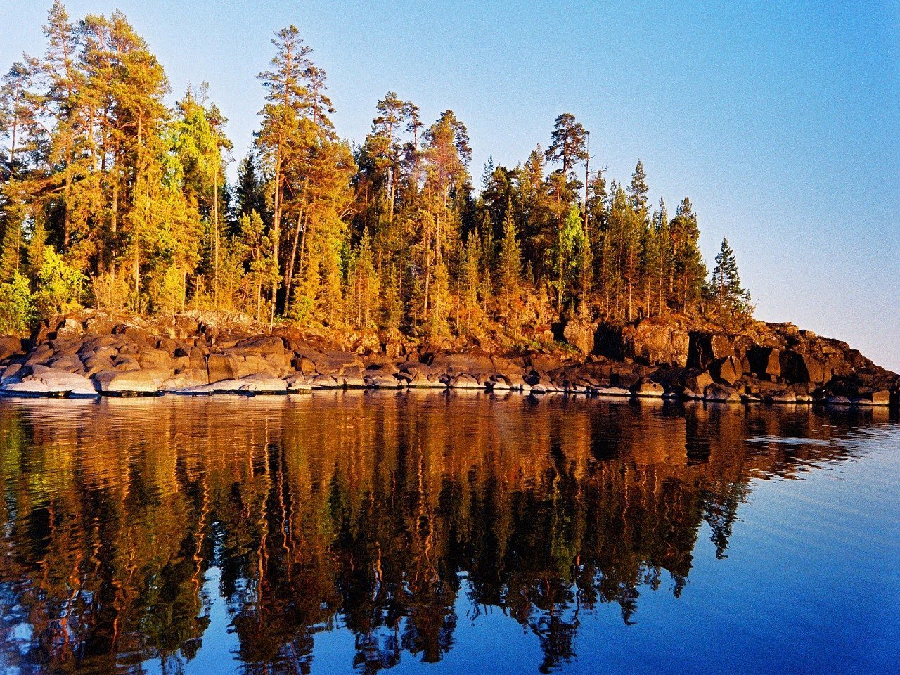 Осенняя река Карелия