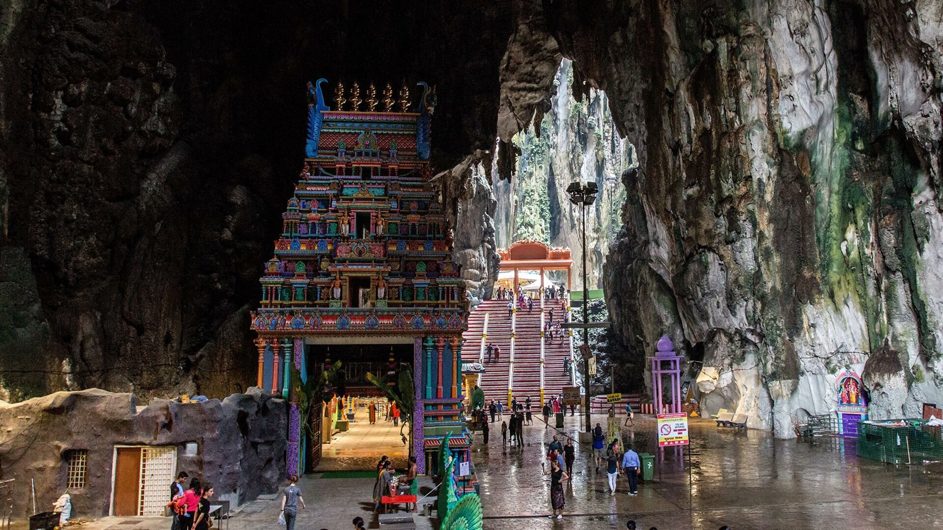 Храм в пещере. Пещерный храм Бату. Малайзия.. Куала-Лумпур Batu Caves. Куала Лумпур пещеры Бату. Куала Лумпур храм в пещере.