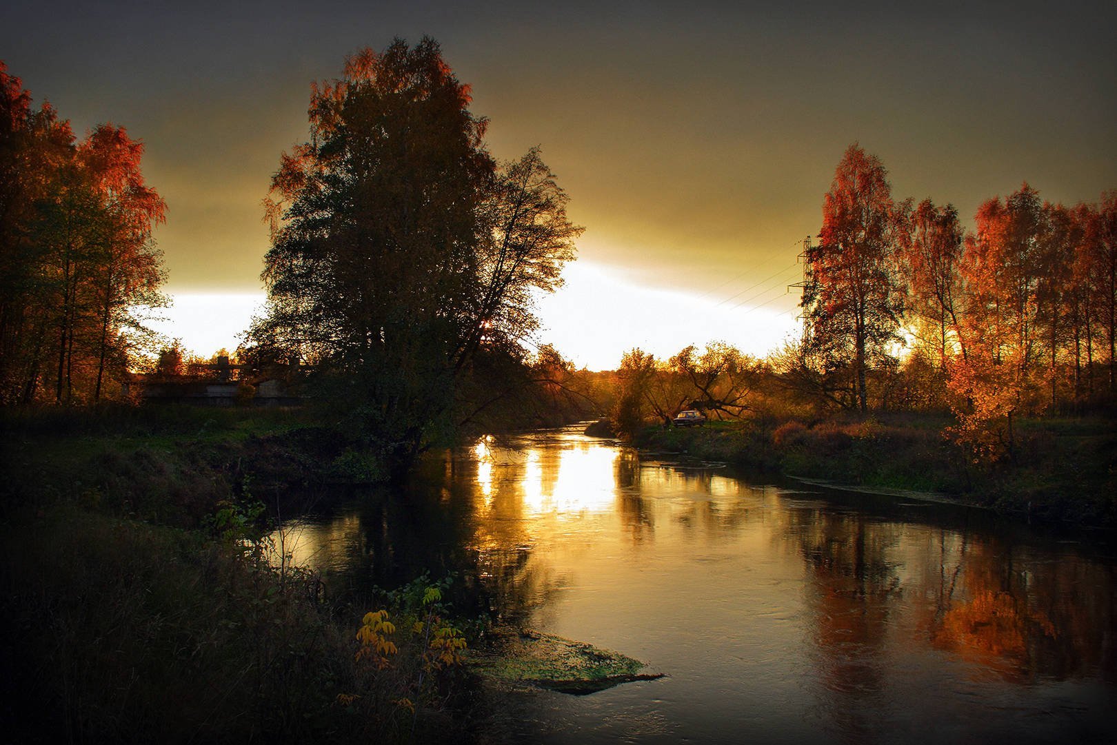 Осенняя природа вечер. Осенний закат на реке. Вечерний осенний пейзаж. Пейзаж осенний вечер. Осень река рассвет.