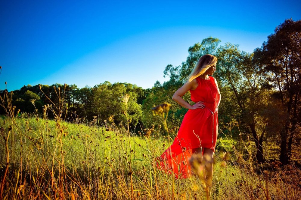 Фотосессия в Красном платье на природе