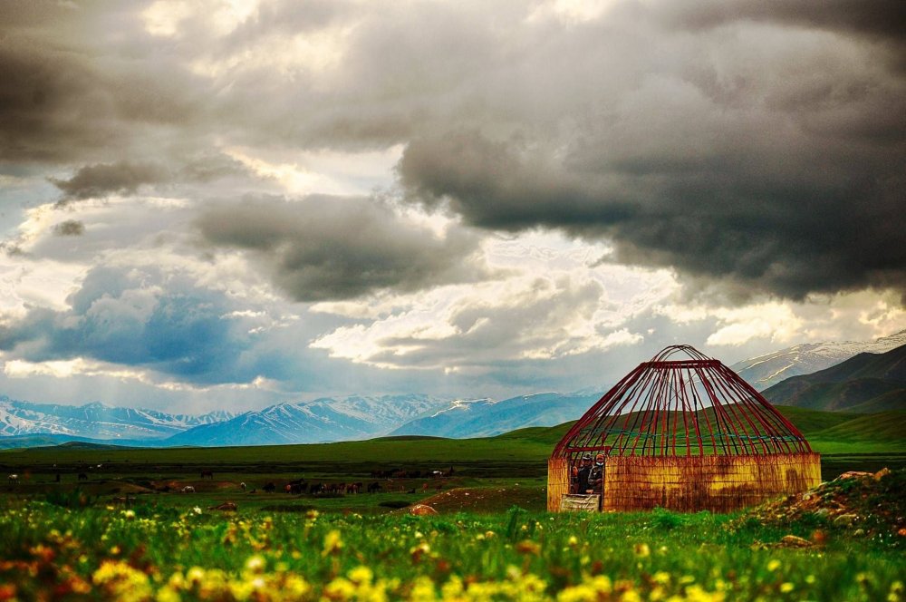 Горы юрта природа Кыргызстана