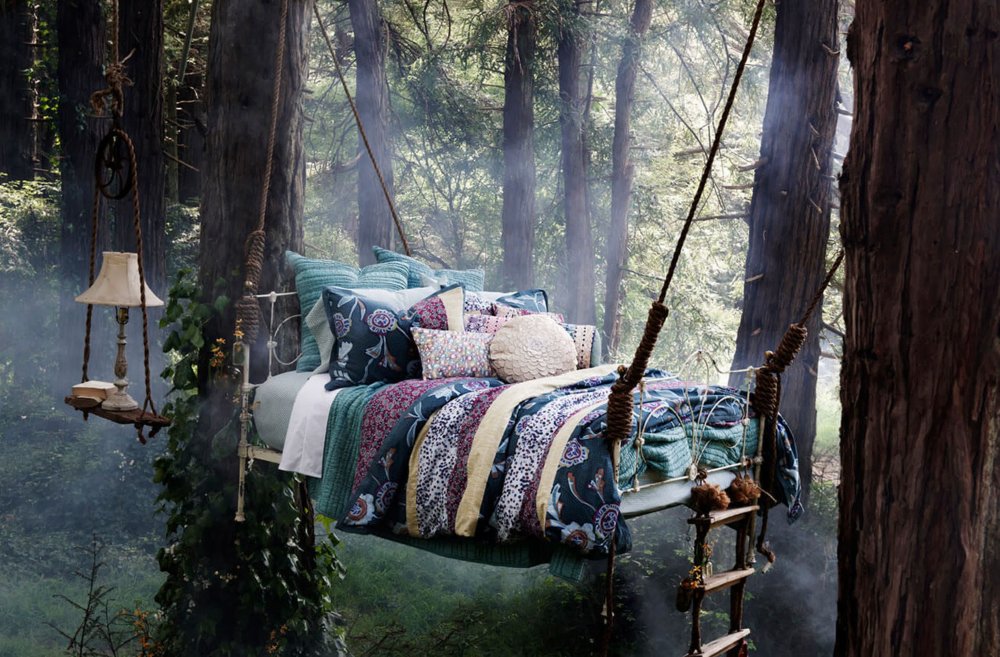 Кровать на природе