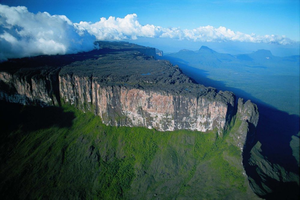 Столовые горы Тепуи в Венесуэле