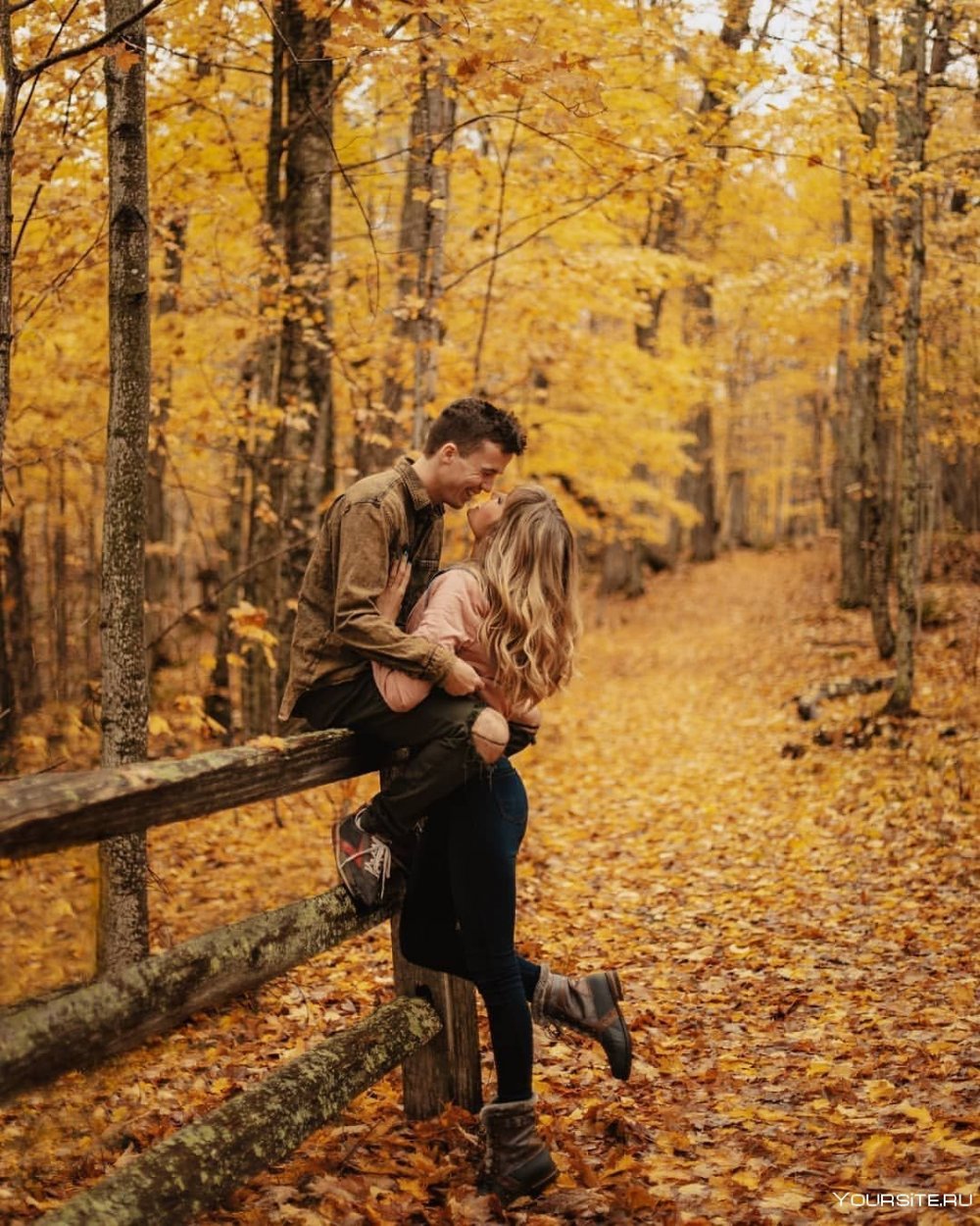 Осенняя фотосессия в лесу для двоих
