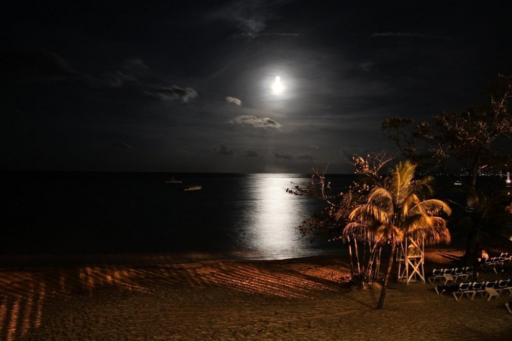 Пляжи Ямайки ночью
