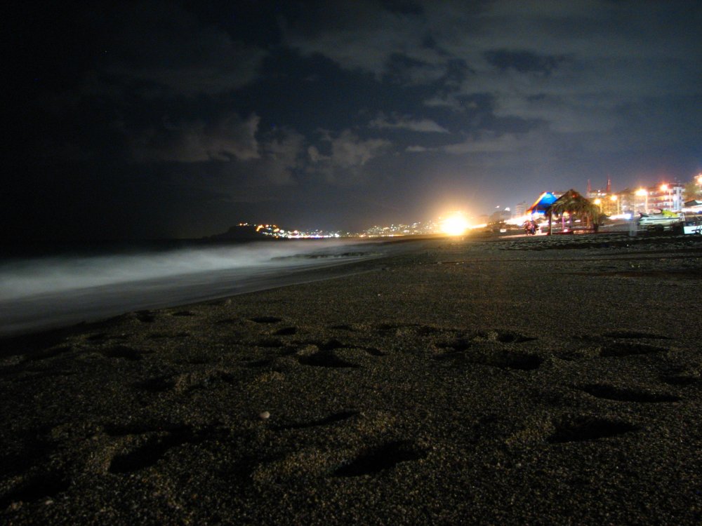 Ночной пляж Сочи фото