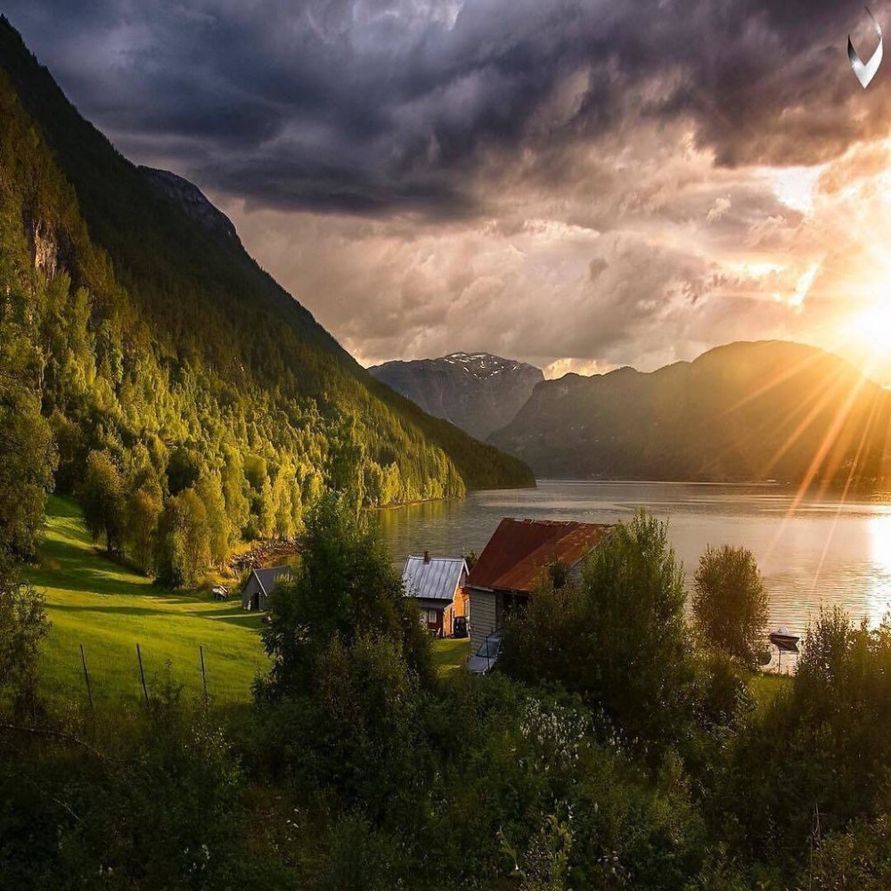 Норвегия озеро МЬЕСА
