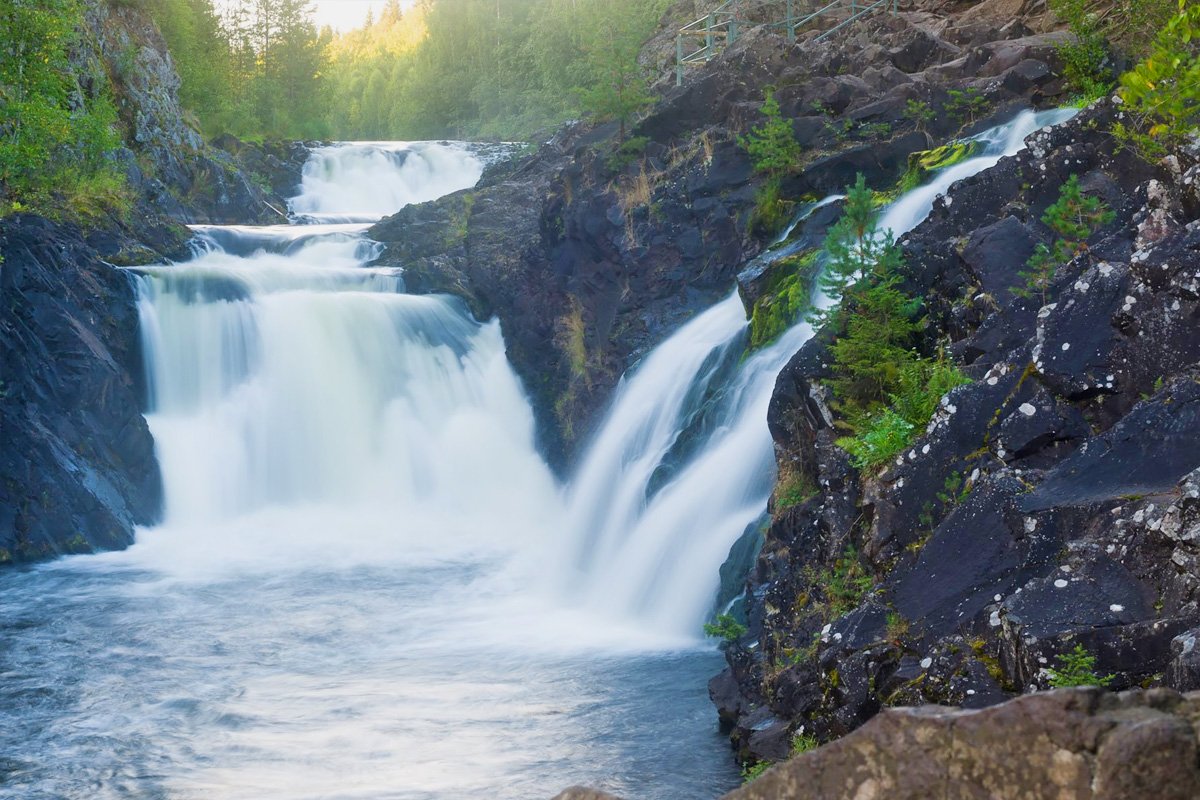 Равнинный водопад в Карелии