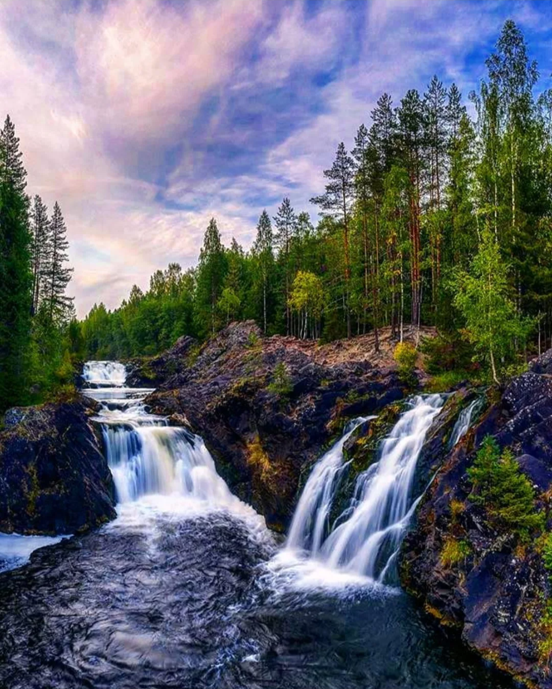 Водопад на реке суна в Карелии