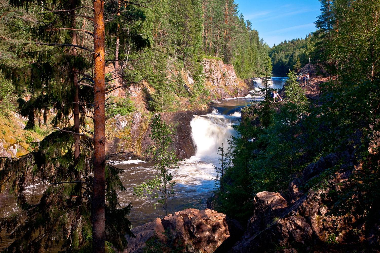 Водопад Кивач в Карелии летом