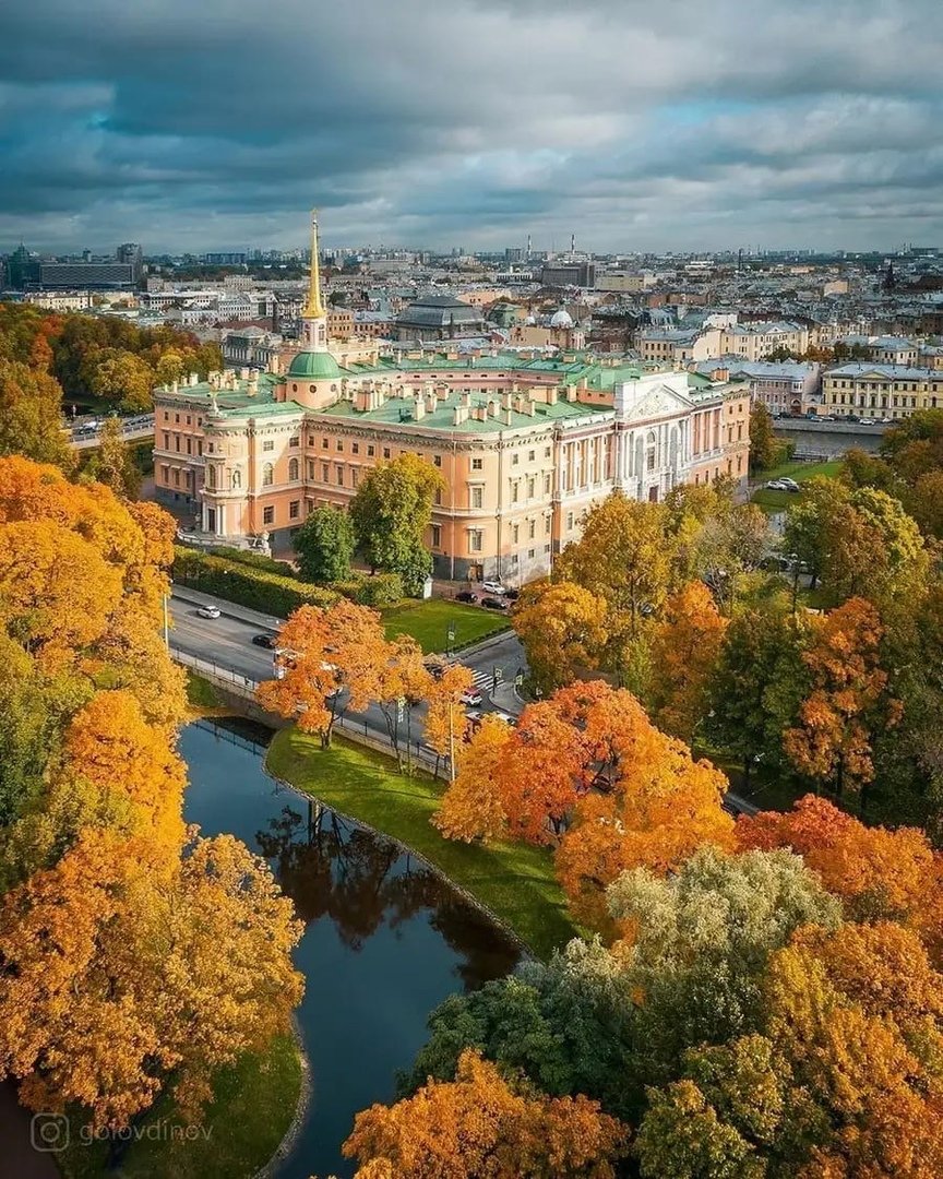 Михайловский замок в Санкт-Петербурге