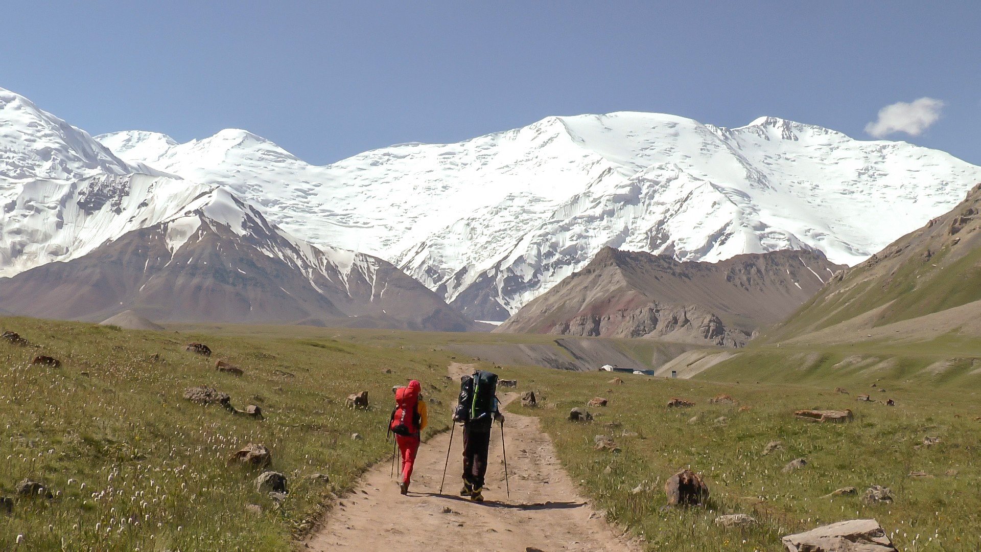 Lenin Peak. Пик Ленина скалы Липкина. Пик Ленина Таджикистан.