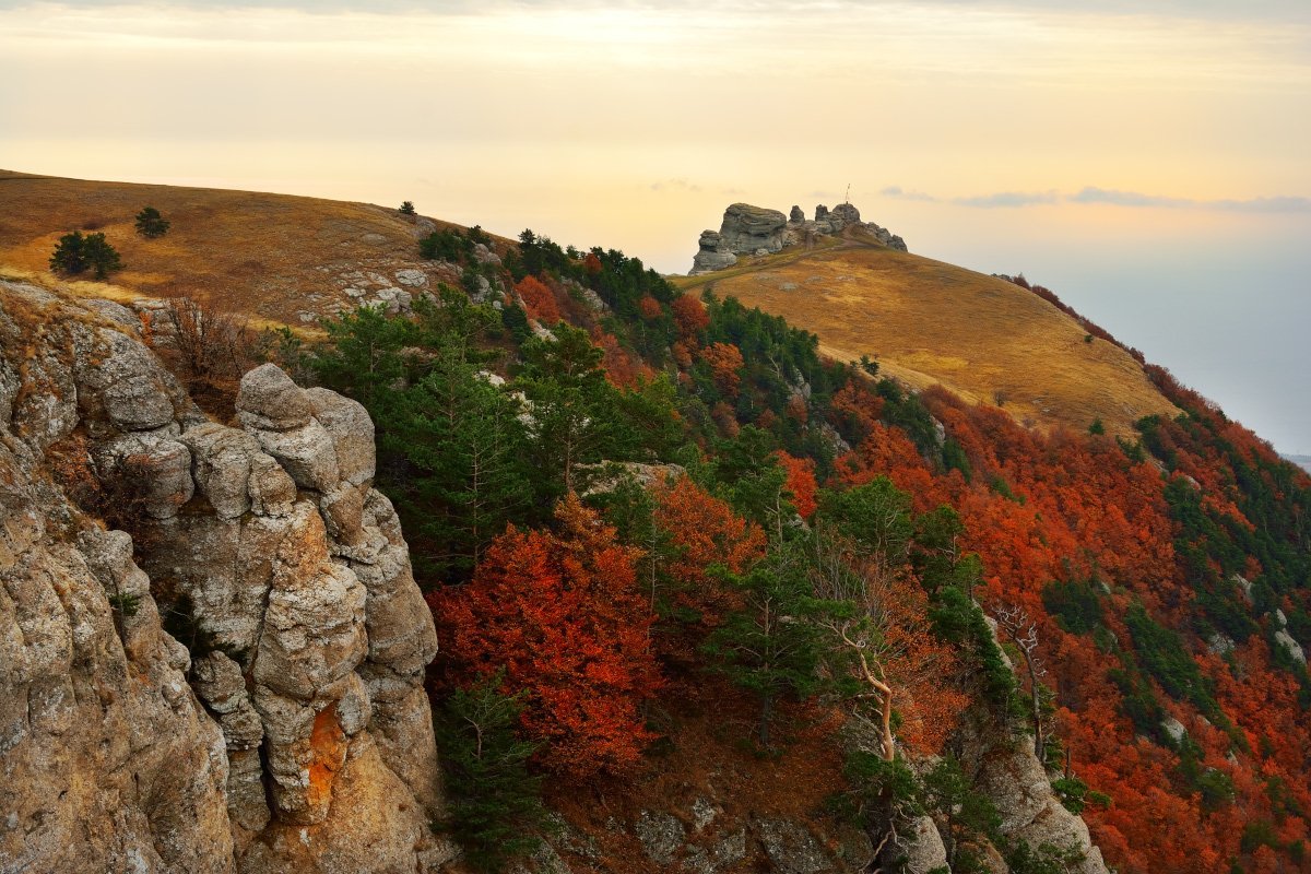 Отвесные горы в Крыму