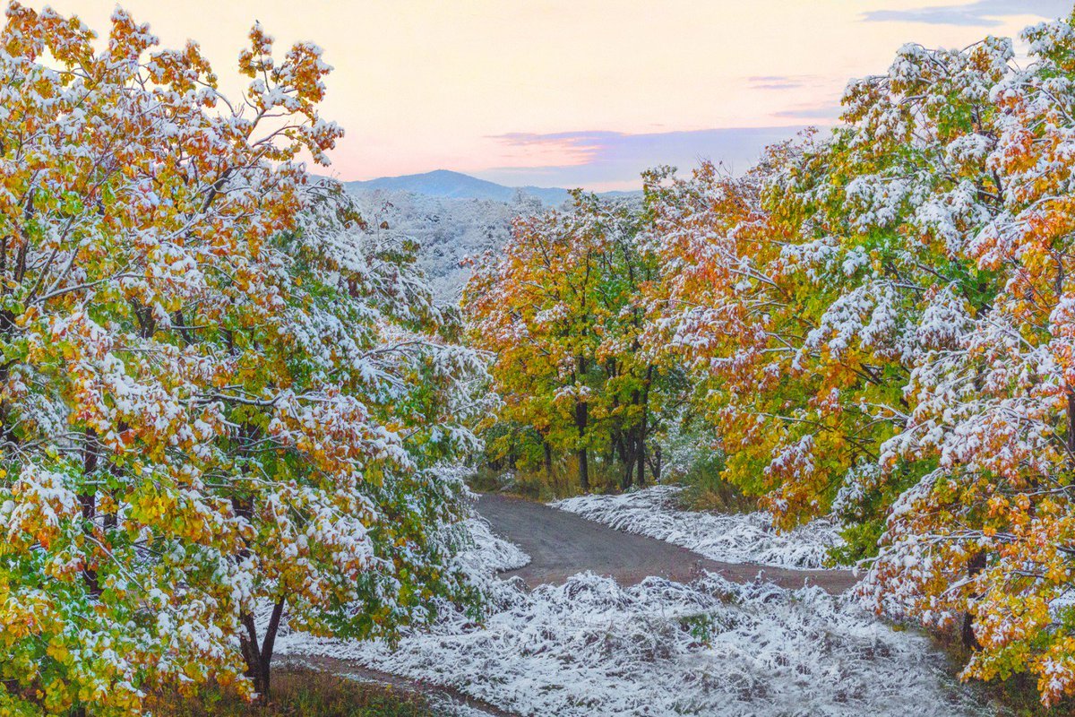 Красота ноября. Ноябрь природа. Ноябрь красота природы. Хабаровский край осень. Поздняя осень в горах солнце.