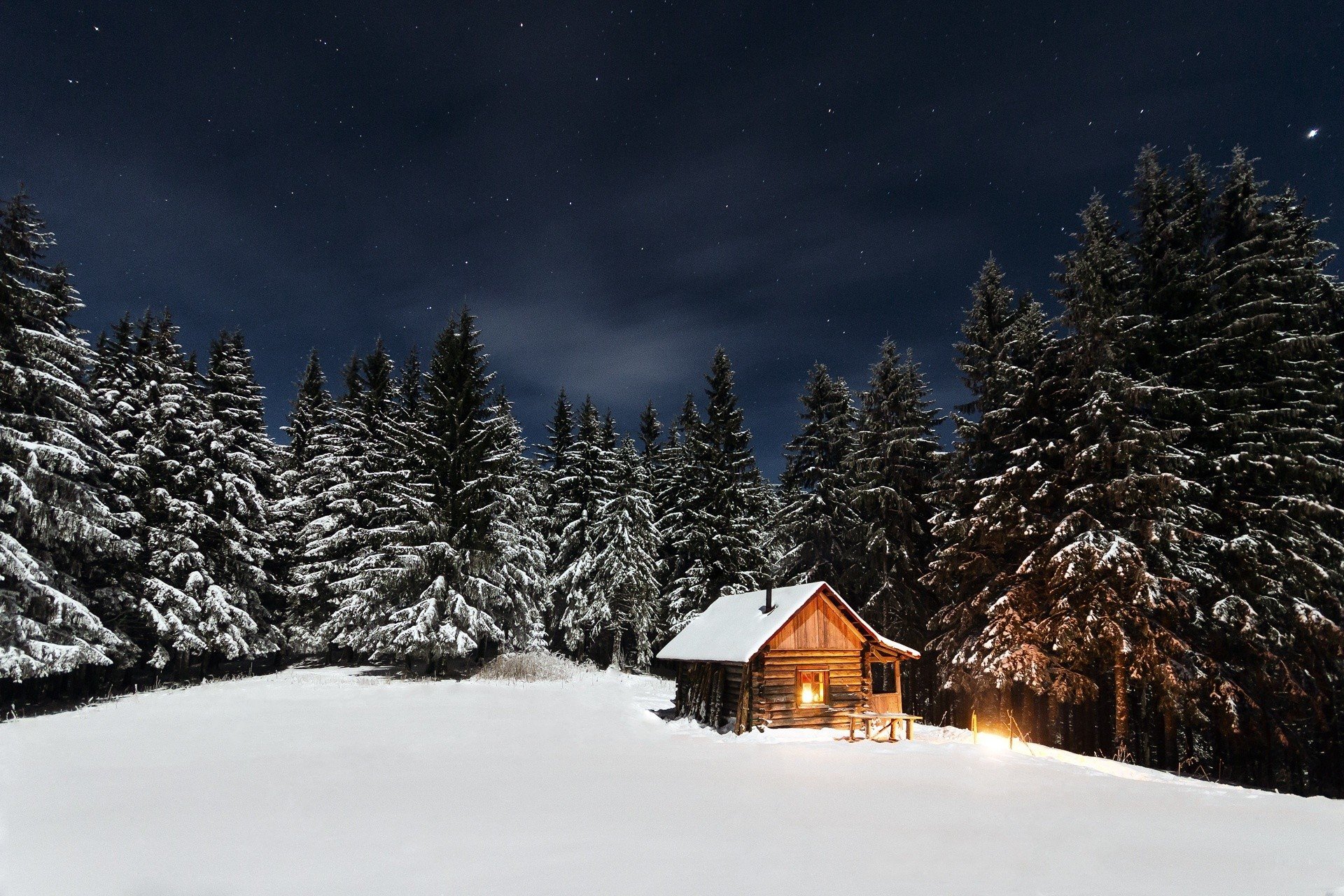 домик в лесу зимой фото