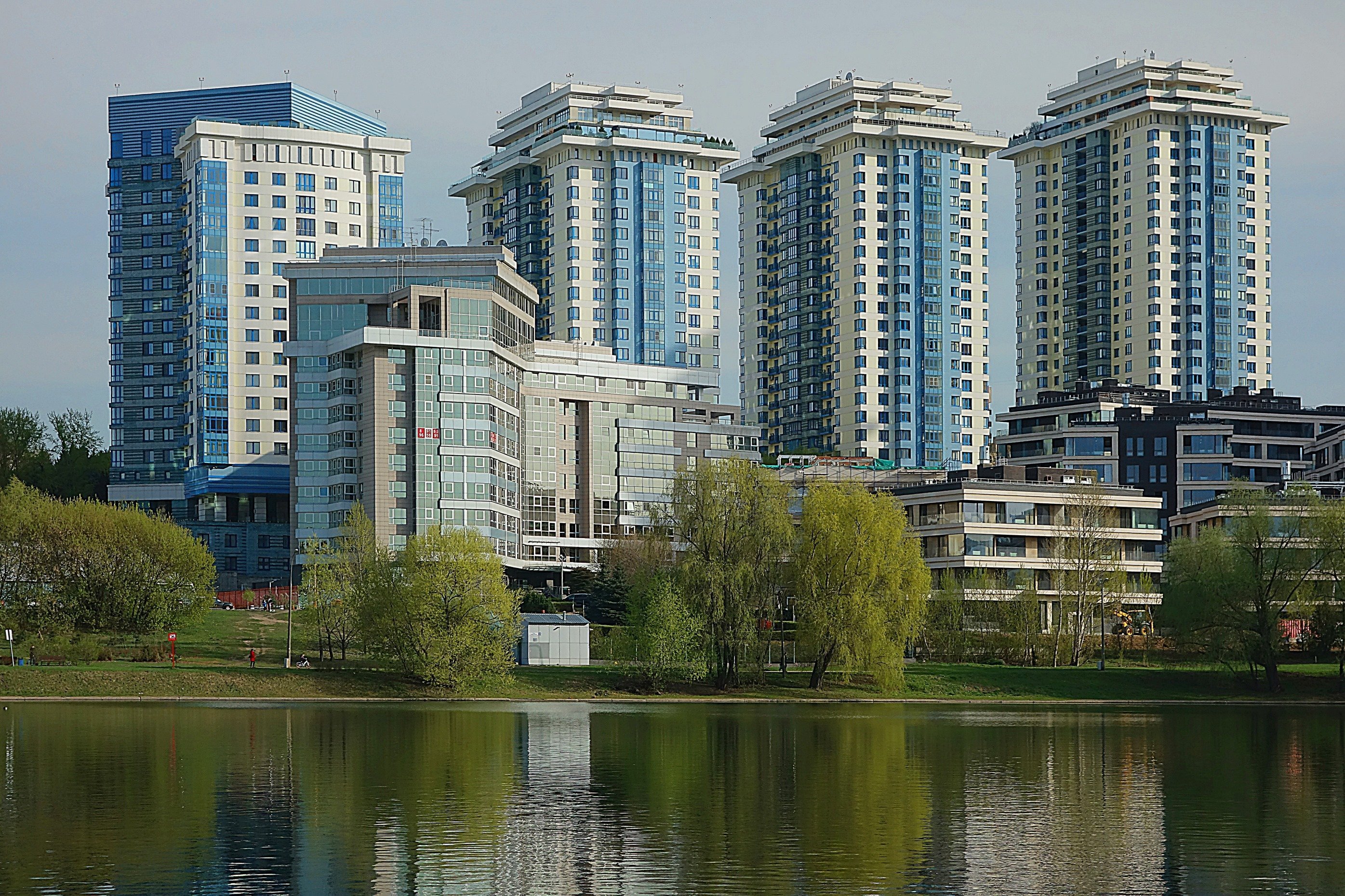 Жк пруды. Парк Мосфильмовский пруд. Мосфильмовская улица пруд. Минская улица пруд. Мосфильмовская 70 пруд.